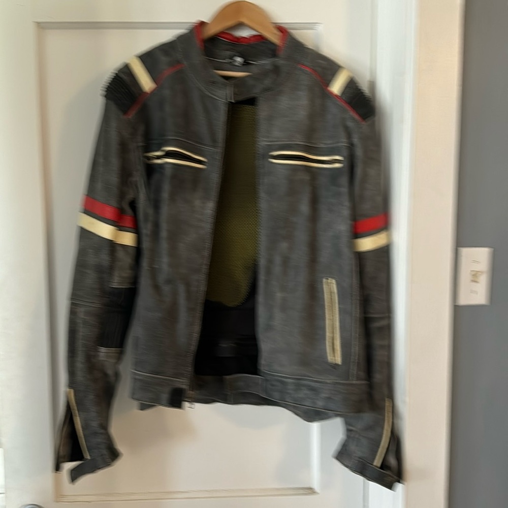 Men’s leather motorcycle jacket